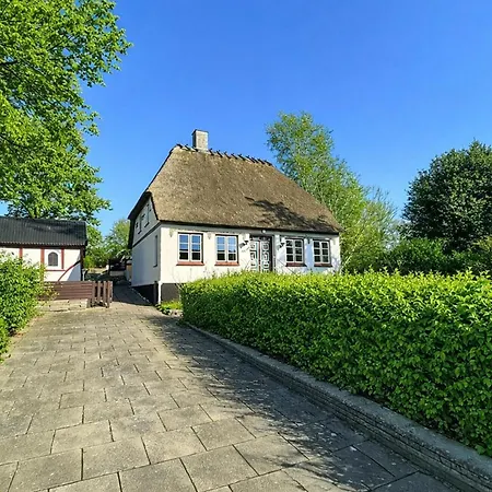 Vakantiehuis 4 Bedroom In *